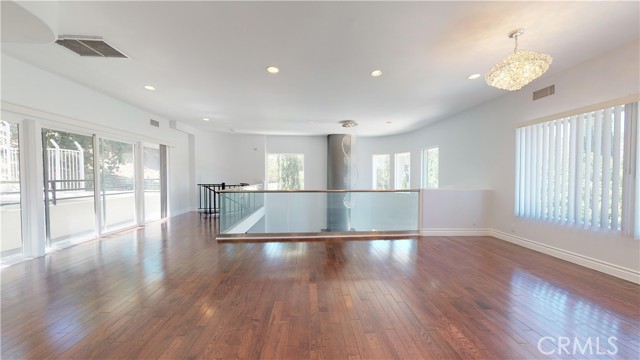 22500 N Summit Ridge Circle, Chatsworth CA: https://media.crmls.org/medias/8b8b6cc6-991c-46d6-b128-1102ddf0388d.jpg