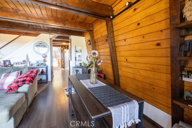 2476 Elko Drive, Running Springs CA: https://media.crmls.org/medias/8b8c592e-ea11-4941-a71b-e950d5610534.jpg