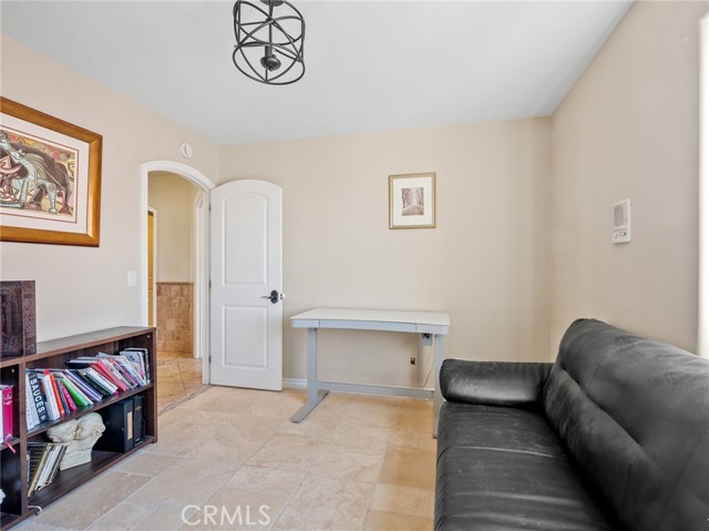 18160 Harbor Drive, Victorville CA: https://media.crmls.org/medias/8b8d1366-f9c3-47f1-8479-640bc4b53b8d.jpg