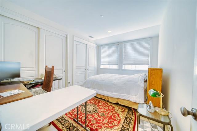 Third bedroom on middle level Third bedroom on middle level