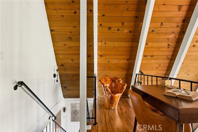 1296 Calgary Drive, Lake Arrowhead CA: https://media.crmls.org/medias/8b8dcbcb-ae97-4796-9af6-b2d8a79248f7.jpg