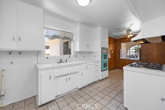 Detail Gallery Image 7 of 28 For 2006 W Wilshire Ave, Santa Ana,  CA 92704 - 3 Beds | 2 Baths