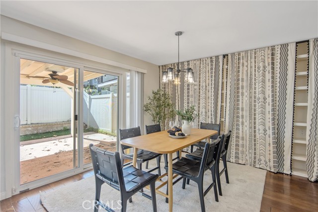 Detail Gallery Image 10 of 41 For 22810 Rio Chico Dr, Valencia,  CA 91354 - 4 Beds | 3 Baths