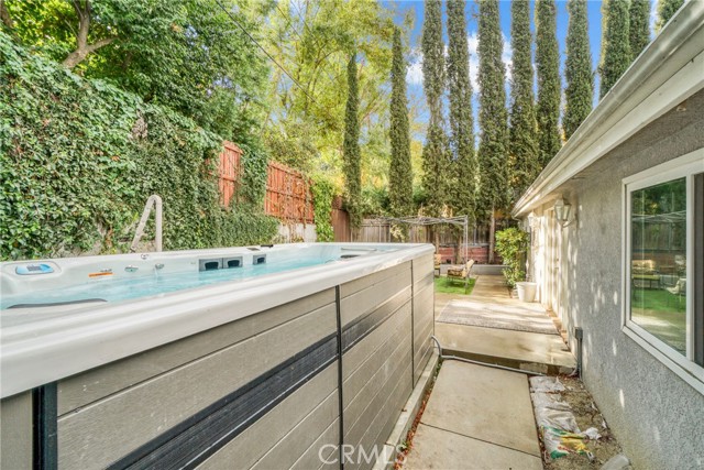 Detail Gallery Image 29 of 33 For 21006 Dumetz Rd, Woodland Hills,  CA 91364 - 2 Beds | 2 Baths