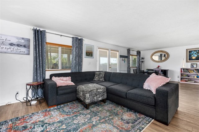 33075 Grand Avenue, Winchester CA: https://media.crmls.org/medias/8b8eef10-f8e6-4bbf-a911-73cb51a05fe7.jpg