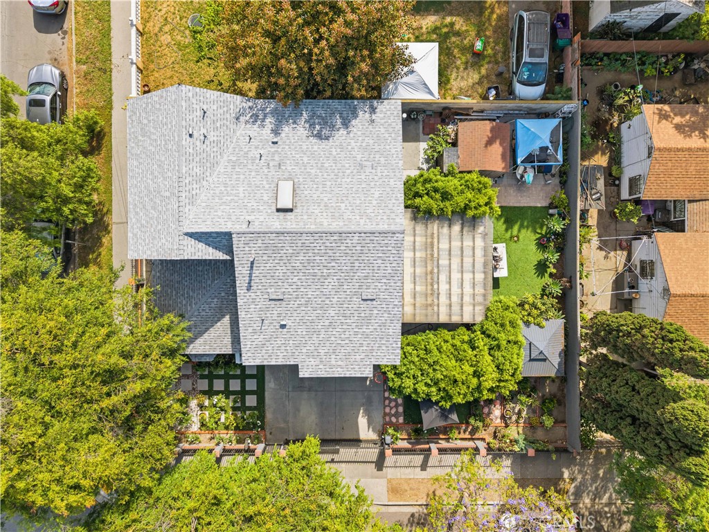 https://media.crmls.org/medias/8b8faff5-4ba4-4de1-ad5e-1de868b80ae3.jpg?preset=X-Large