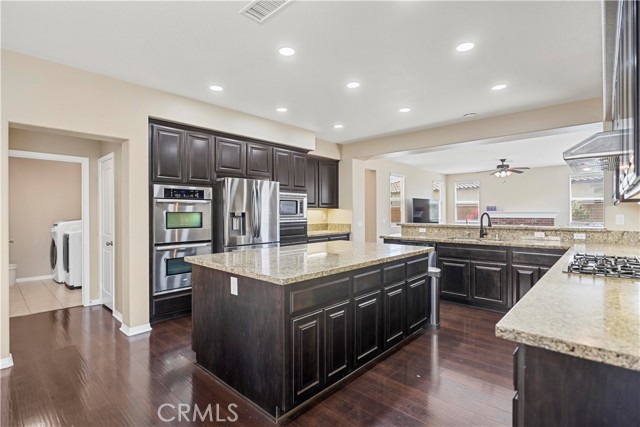 Detail Gallery Image 10 of 43 For 8319 Fiske Dr, Corona,  CA 92880 - 5 Beds | 3 Baths