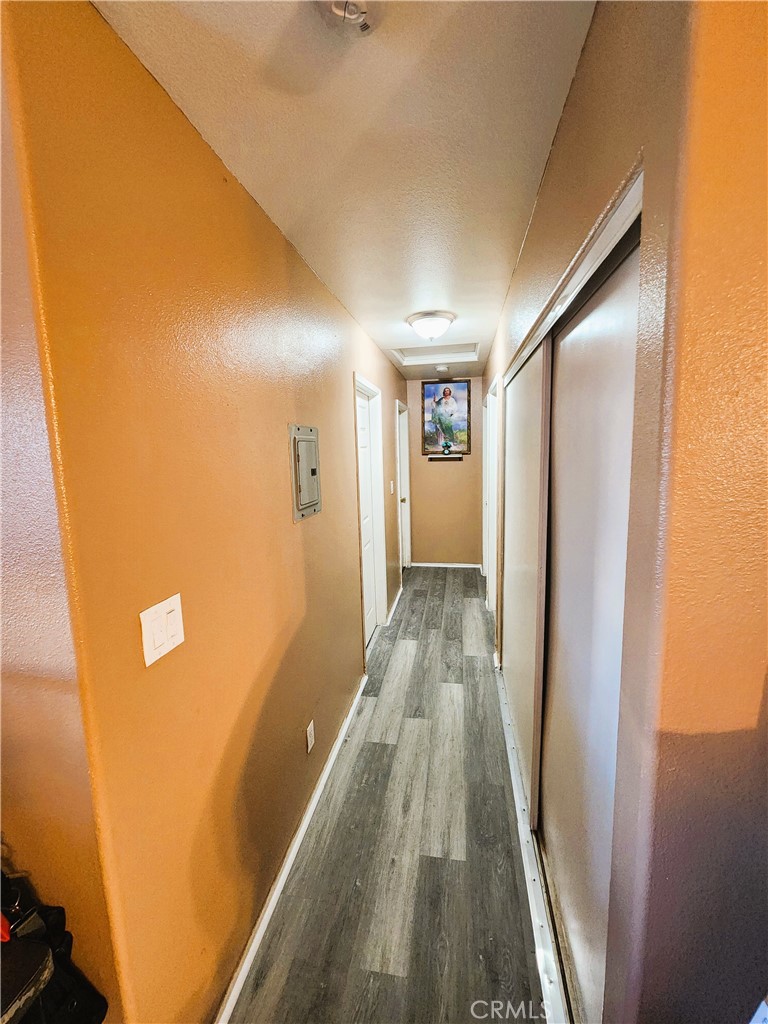 https://media.crmls.org/medias/8b90dac6-d62f-4943-a611-cf4137a56456.jpg?preset=X-Large