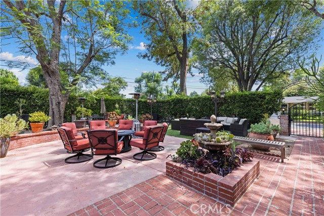 13405 Tiara Street, Valley Glen CA: https://media.crmls.org/medias/8b914b9f-fb52-4f54-a4c4-572a39514a2a.jpg