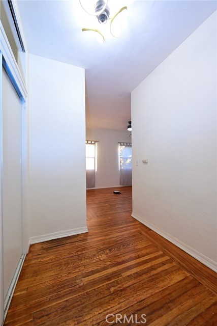902 S Marengo Avenue, Pasadena CA: https://media.crmls.org/medias/8b9165a0-55b8-4b22-b82e-9fcdcdf56166.jpg