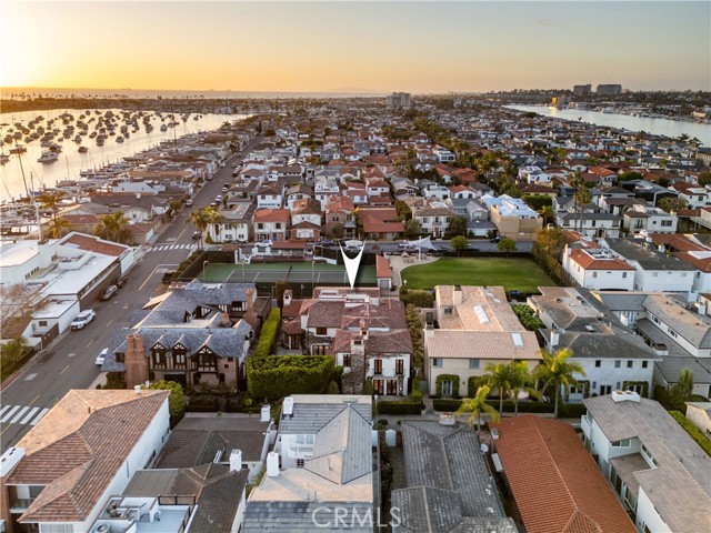 Detail Gallery Image 18 of 66 For 110 via Trieste, Newport Beach,  CA 92663 - 5 Beds | 5/1 Baths