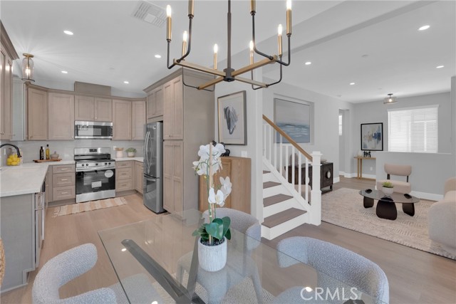 619 E Walnut, Monrovia CA: https://media.crmls.org/medias/8b91eb57-ad30-423e-9035-faa818c42929.jpg