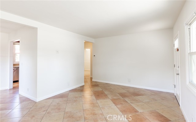 7441 Sylvia Avenue, Reseda CA: https://media.crmls.org/medias/8b928278-aac8-4e45-a986-66b3a309b915.jpg