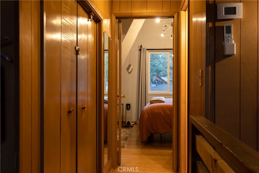 https://media.crmls.org/medias/8b92bf93-3943-4f08-84c1-e38b339585bb.jpg?preset=X-Large