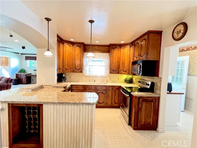 Detail Gallery Image 6 of 38 For 5712 Shepard Ave, Sacramento,  CA 95819 - 3 Beds | 2 Baths