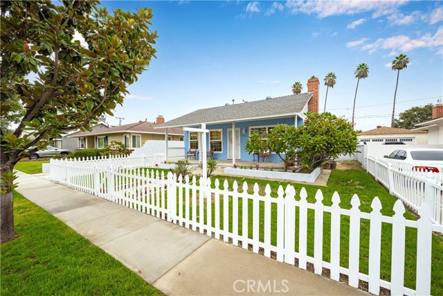 Image 3 for 3028 N Greenbrier Rd, Long Beach, CA 90808
