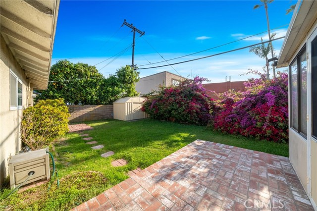 17121 Granada Lane, Huntington Beach CA: https://media.crmls.org/medias/8b949371-81ff-4072-8601-a8e2253ed28f.jpg