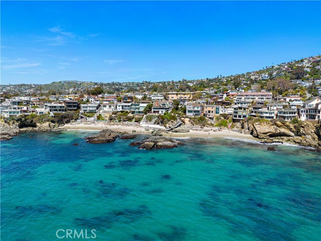 592 Bluebird Canyon Drive, Laguna Beach CA: https://media.crmls.org/medias/8b94f5a9-a380-4985-98fb-eed0000901dd.jpg