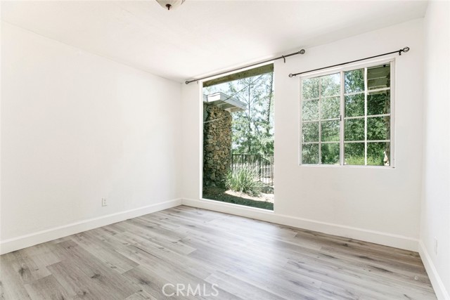 10058 Sunland Boulevard, Sunland CA: https://media.crmls.org/medias/8b9555ab-cb5b-45d0-ab0f-865b4f38af0e.jpg