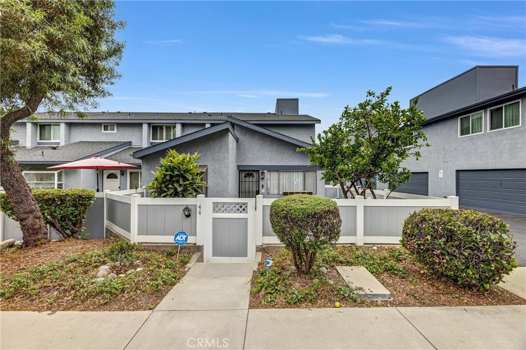 900 W Sierra Madre #44