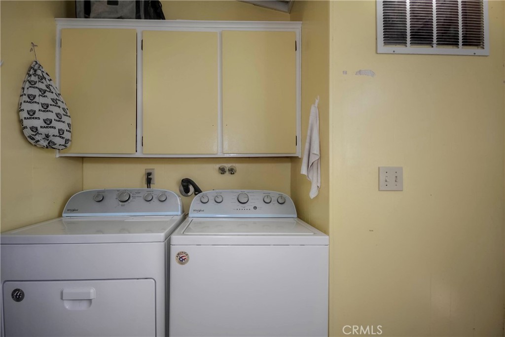 https://media.crmls.org/medias/8b95f083-f702-4b0f-8ef9-2ce010b08933.jpg?preset=X-Large