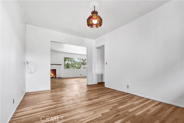 305 Raymondale Drive, South Pasadena CA: https://media.crmls.org/medias/8b963ea7-152b-44d7-82fe-c2b2d6f7e1e7.jpg