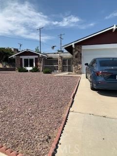 16994 Molino Drive, Victorville CA: https://media.crmls.org/medias/8b9648fa-67c9-442a-a608-048b1db2a860.jpg