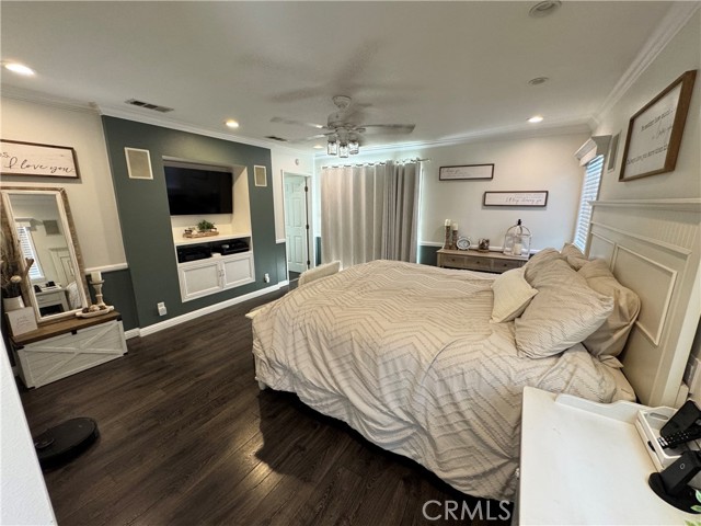 4513 N Paramount Boulevard, Lakewood CA: https://media.crmls.org/medias/8b975772-e541-4a03-bd61-6e919995a8a7.jpg