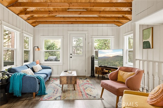 Detail Gallery Image 3 of 22 For 577 Acacia Dr, Crestline,  CA 92325 - 2 Beds | 1 Baths