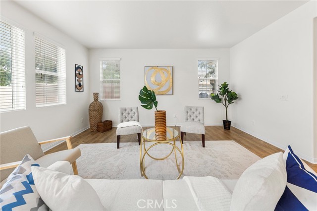 7733 Lupin Street, Chino CA: https://media.crmls.org/medias/8b9802c5-05dc-4c88-a357-1d4885db87a2.jpg