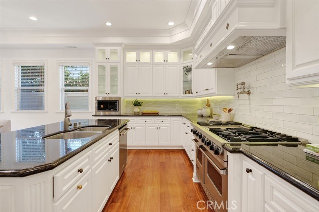 Detail Gallery Image 25 of 74 For 113 S Herrin, Manhattan Beach,  CA 90266 - 5 Beds | 4/1 Baths