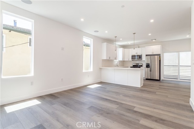 1032 N Oxford Avenue, Los Angeles CA: https://media.crmls.org/medias/8b987711-8262-42a4-bcf7-6d3b8f39fbaf.jpg