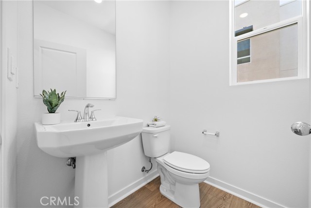 Detail Gallery Image 10 of 28 For 9423 N Sepulveda Blvd #1,  North Hills,  CA 91343 - 3 Beds | 3/1 Baths