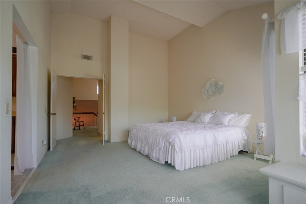 https://media.crmls.org/medias/8b994366-79a9-42d6-b777-5ee49ce10ffd.jpg?preset=X-Large