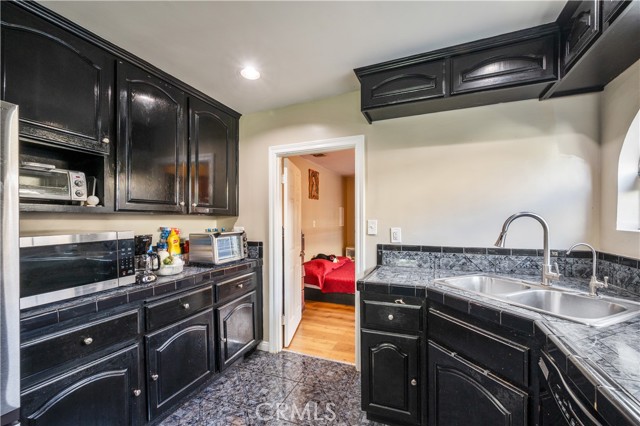 Detail Gallery Image 12 of 35 For 1037 S Tajauta, Compton,  CA 90220 - 4 Beds | 3 Baths