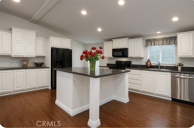 Detail Gallery Image 10 of 41 For 4382 Lahaina Dr, Huntington Beach,  CA 92649 - 3 Beds | 2 Baths