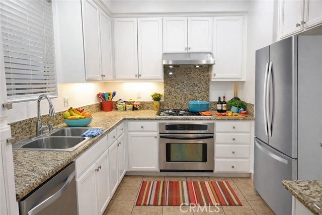 Detail Gallery Image 6 of 39 For 858 Calaveras, Corona,  CA 92878 - 4 Beds | 2/1 Baths