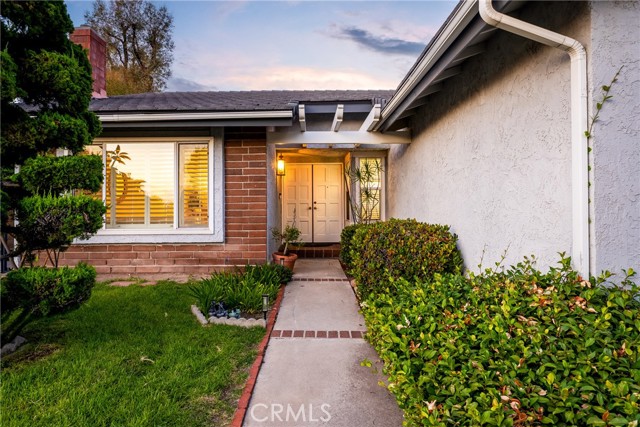 21802 Bass Lake Circle, Lake Forest CA: https://media.crmls.org/medias/8b9afc72-a2c6-443c-97ba-6b7eff0f288c.jpg