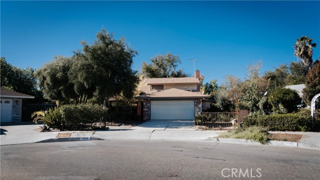 Detail Gallery Image 1 of 27 For 988 Carolyn Ct, Colton,  CA 92324 - 3 Beds | 2/1 Baths