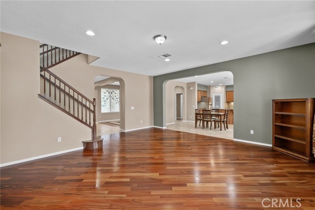 Detail Gallery Image 4 of 38 For 35021 Nicklaus Nook, Beaumont,  CA 92223 - 5 Beds | 4 Baths