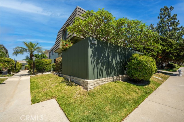 Detail Gallery Image 1 of 1 For 1616 Iowa St #D,  Costa Mesa,  CA 92626 - 2 Beds | 1 Baths