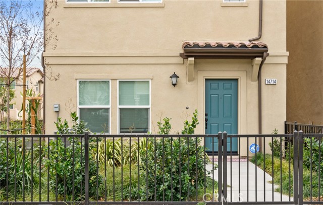 Detail Gallery Image 3 of 30 For 14714 Sherman Way, Van Nuys,  CA 91405 - 4 Beds | 3/1 Baths