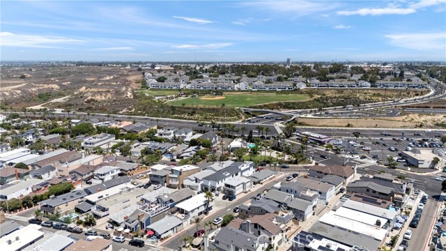 Detail Gallery Image 35 of 36 For 126 47th Street #1,  Newport Beach,  CA 92663 - 3 Beds | 2/1 Baths