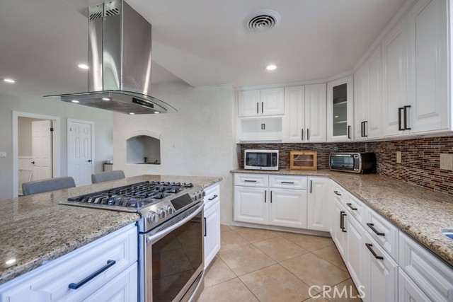 824 S Dune Street, Anaheim CA: https://media.crmls.org/medias/8b9f5851-49f7-4262-9573-e47ef541b431.jpg