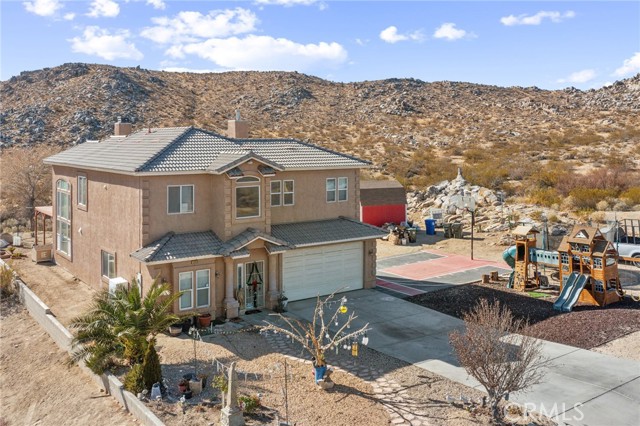15990 Tinta Road, Apple Valley CA: https://media.crmls.org/medias/8b9f5fdc-0aeb-4a24-a859-1e023e51ef0c.jpg