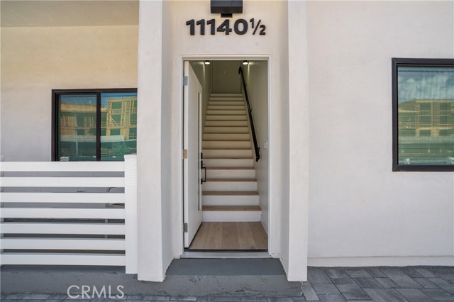 Detail Gallery Image 4 of 20 For 11140 Woodley Ave #1/2,  Granada Hills,  CA 91344 - 3 Beds | 2 Baths