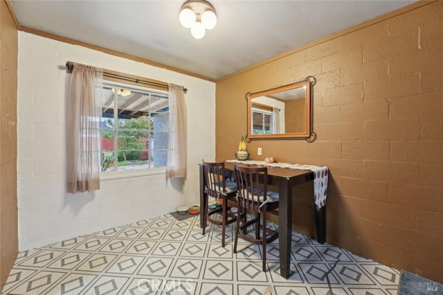 68 Glenwood Drive, Napa CA: https://media.crmls.org/medias/8ba052fe-1982-4a9c-ba0d-15a3d7add8df.jpg