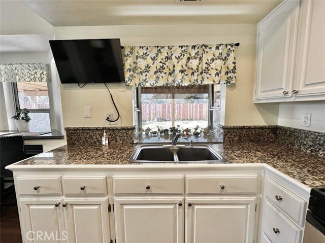 Detail Gallery Image 6 of 18 For 25358 Maxy Dr, Moreno Valley,  CA 92551 - 3 Beds | 2 Baths