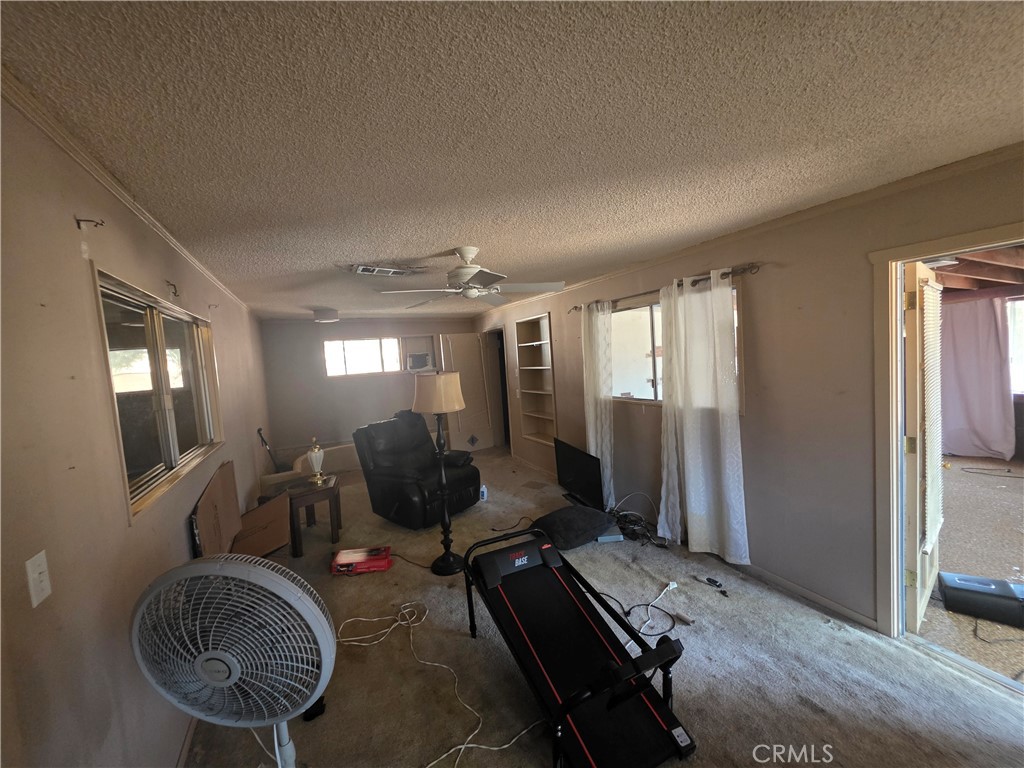 https://media.crmls.org/medias/8ba12cbe-10ac-4e54-a961-344267e083eb.jpg?preset=X-Large