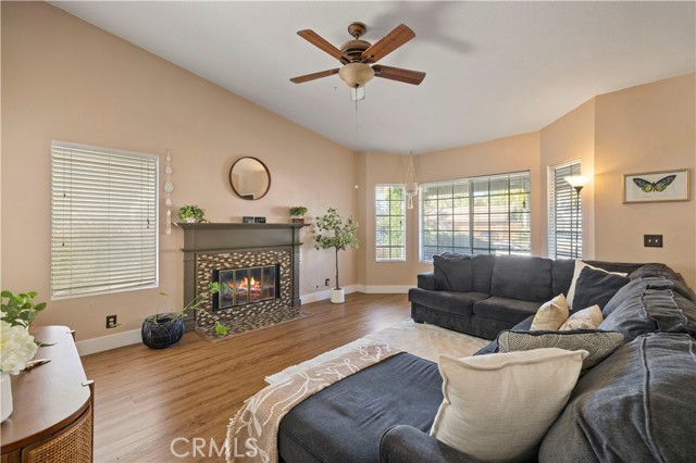 Detail Gallery Image 10 of 43 For 22552 Barcotta, Saugus,  CA 91350 - 3 Beds | 2 Baths